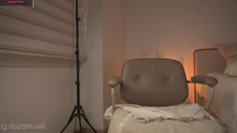 Snapshot of zamuel_18 chatting on July 2, 10:38 pm zamuel -15 off online show from July 2, 10:38 pm