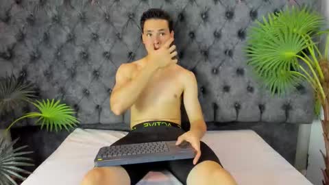 Snapshot of zane_evans chatting on March 7, 1:19 pm zane online show from March 7, 1:19 pm