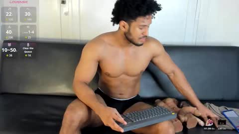 Snapshot of zane_lux chatting on January 18, 9:35 am Zane Lux online show from January 18, 9:35 am