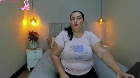 Snapshot of zara_milf_ chatting on February 16, 12:12 pm zara online show from February 16, 12:12 pm