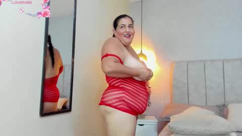Snapshot of zara_milf_ chatting on February 20, 2:28 pm zara online show from February 20, 2:28 pm