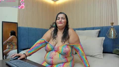 Snapshot of zara_milf_ chatting on April 24, 12:18 pm zara online show from April 24, 12:18 pm