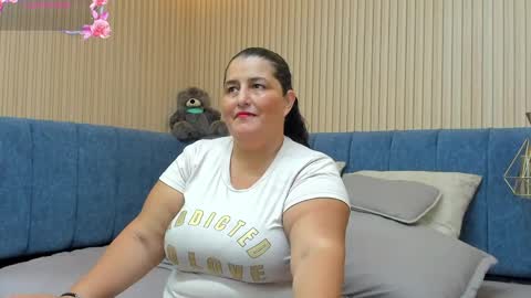 Snapshot of zara_milf_ chatting on April 27, 12:14 pm zara online show from April 27, 12:14 pm