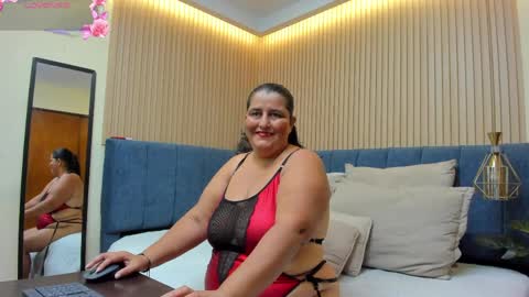 Snapshot of zara_milf_ chatting on May 11, 12:11 pm zara online show from May 11, 12:11 pm