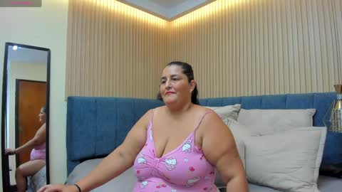 Snapshot of zara_milf_ chatting on May 13, 12:02 pm zara online show from May 13, 12:02 pm