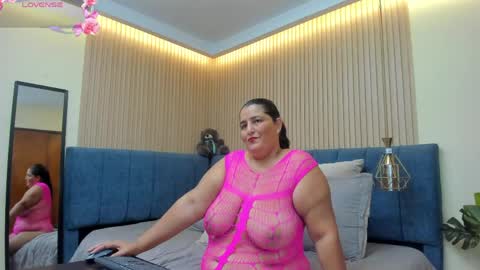 Snapshot of zara_milf_ chatting on May 30, 12:24 pm zara online show from May 30, 12:24 pm