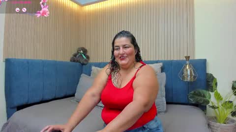 Snapshot of zara_milf_ chatting on June 30, 12:17 pm zara online show from June 30, 12:17 pm