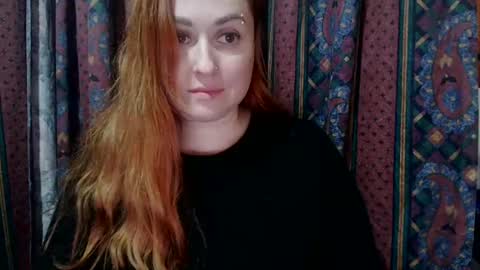Snapshot of zara_red chatting on December 11, 5:10 am Kate. if im not here im here foxy red333 online show from December 11, 5:10 am