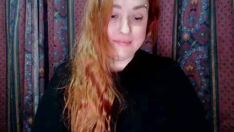 Snapshot of zara_red chatting on December 13, 10:23 pm Kate. if im not here im here foxy red333 online show from December 13, 10:23 pm