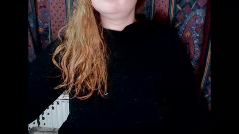 Snapshot of zara_red chatting on December 19, 4:23 am Kate. if im not here im here foxy red333 online show from December 19, 4:23 am