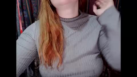 Snapshot of zara_red chatting on December 29, 7:28 am Kate. if im not here im here foxy red333 online show from December 29, 7:28 am