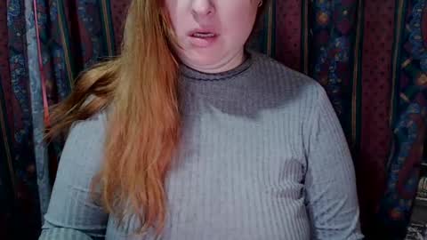 Snapshot of zara_red chatting on December 31, 9:31 am Kate. if im not here im here foxy red333 online show from December 31, 9:31 am