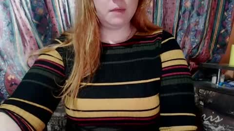 Snapshot of zara_red chatting on January 24, 10:43 am Kate. if im not here im here foxy red333 online show from January 24, 10:43 am