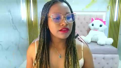 Snapshot of zarah_s chatting on August 6, 3:19 am Zara online show from August 6, 3:19 am