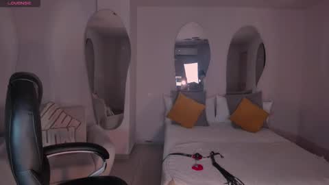 Snapshot of zarakafruni chatting on February 4, 4:51 am Zara online show from February 4, 4:51 am