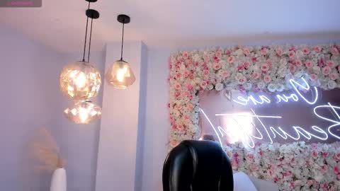 Snapshot of zarakafruni chatting on February 15, 9:55 pm Zara online show from February 15, 9:55 pm