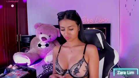 Snapshot of zaralim chatting on September 27, 7:52 pm Zara Lim online show from September 27, 7:52 pm