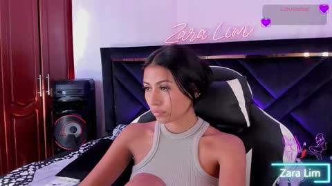 Snapshot of zaralim chatting on October 14, 8:53 pm Zara Lim online show from October 14, 8:53 pm