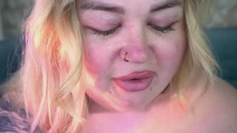 Lola online show from April 16, 9:39 pm