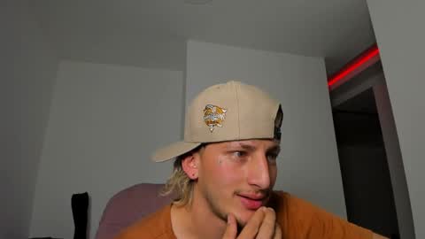 Snapshot of zarcoox chatting on April 6, 4:46 am Zarcoo online show from April 6, 4:46 am