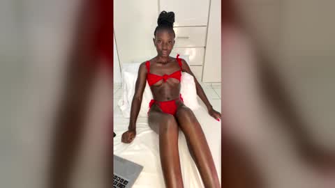 Snapshot of zaria_amara chatting on May 25, 9:32 pm zaria_amara online show from May 25, 9:32 pm