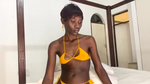 Snapshot of zaria_amara chatting on June 24, 7:02 pm zaria_amara online show from June 24, 7:02 pm