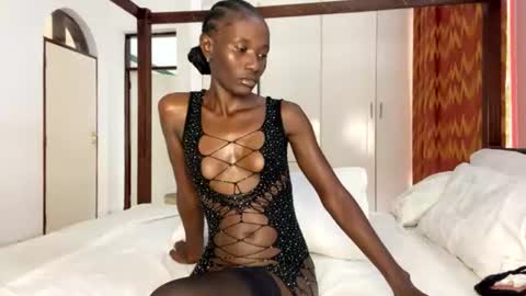 Snapshot of zaria_amara chatting on July 4, 12:22 pm zaria_amara online show from July 4, 12:22 pm