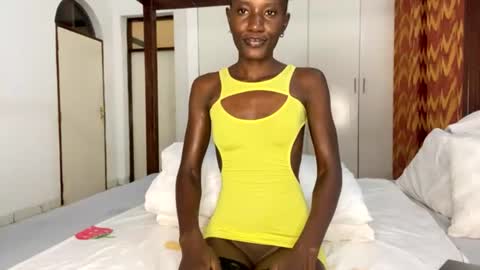 Snapshot of zaria_amara chatting on July 20, 6:54 pm zaria_amara online show from July 20, 6:54 pm