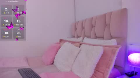 Snapshot of zarianaevanz chatting on February 5, 12:04 am Zariana online show from February 5, 12:04 am