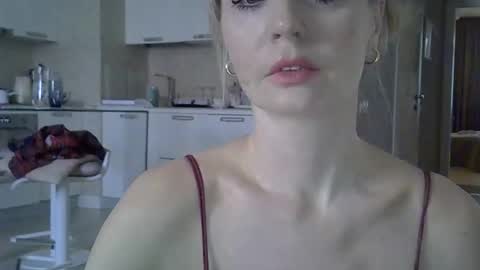 Snapshot of zarinaswift chatting on February 3, 6:22 am Zarina Swift online show from February 3, 6:22 am