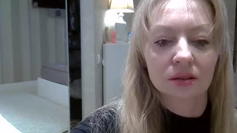 Snapshot of zarinaswift chatting on February 6, 4:39 am Zarina Swift online show from February 6, 4:39 am