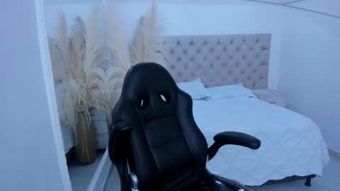 Zarina Waynne online show from December 14, 7:40 pm