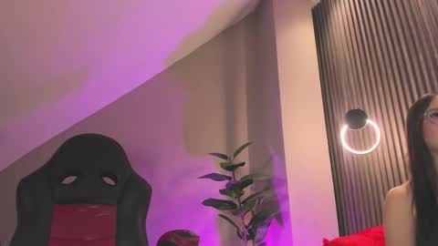 Snapshot of zary_saenz chatting on November 8, 1:11 pm Zary online show from November 8, 1:11 pm