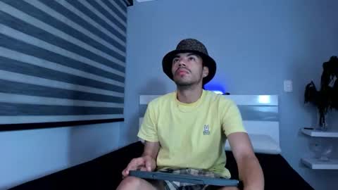 Snapshot of zaynshadow_ chatting on October 20, 6:58 am zaynshadow_ online show from October 20, 6:58 am