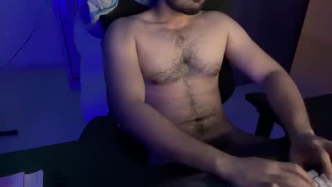 Snapshot of ze_boi chatting on May 23, 7:18 pm Ze online show from May 23, 7:18 pm