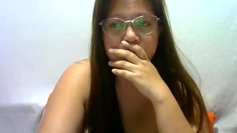 Snapshot of zeannalicious chatting on December 6, 5:33 pm Im Zeanna online show from December 6, 5:33 pm