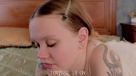 Emilia online show from May 26, 2:40 am