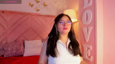 Snapshot of zelenejones chatting on November 4, 11:42 am Zelene online show from November 4, 11:42 am