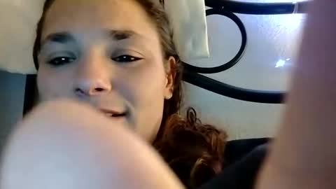Snapshot of zellelajay2009 chatting on February 12, 1:27 pm KENDAL Kaylee online show from February 12, 1:27 pm