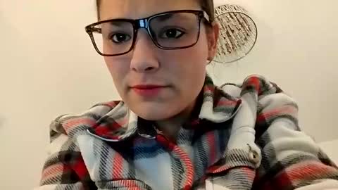 Snapshot of zellelajay2009 chatting on February 14, 7:54 pm KENDAL Kaylee online show from February 14, 7:54 pm