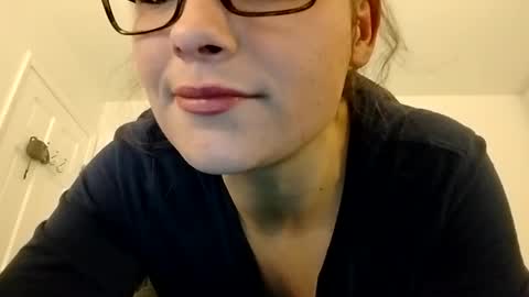 Snapshot of zellelajay2009 chatting on February 15, 12:33 pm KENDAL Kaylee online show from February 15, 12:33 pm