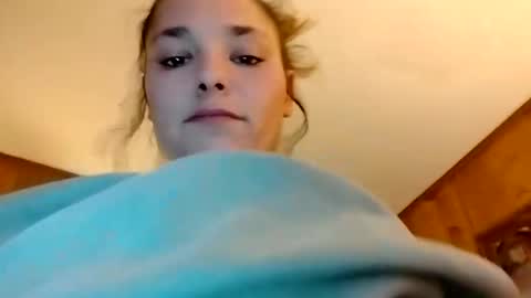 Snapshot of zellelajay2009 chatting on February 25, 11:55 pm KENDAL Kaylee online show from February 25, 11:55 pm