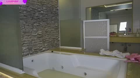 zenda_biancha online show from March 31, 11:38 pm