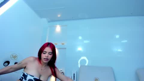 Zenda Evans online show from October 10, 4:33 am