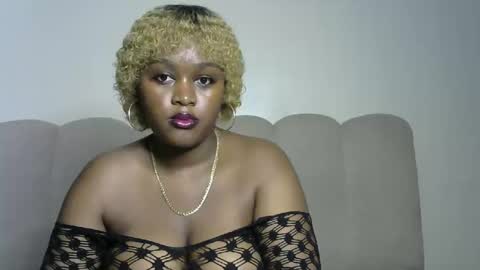 Snapshot of zendayah47 chatting on February 5, 6:34 pm Caramel online show from February 5, 6:34 pm