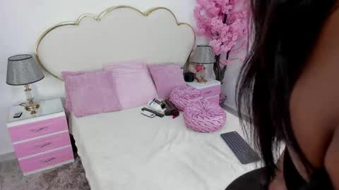 zendayarosse online show from April 27, 9:46 pm