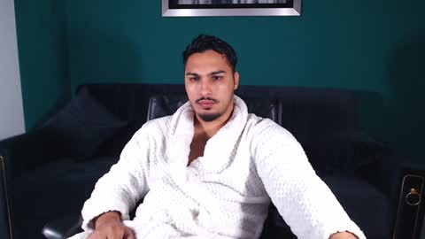 zenobaro online show from January 19, 8:50 am