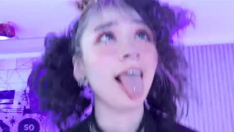    online show from December 19, 3:19 pm