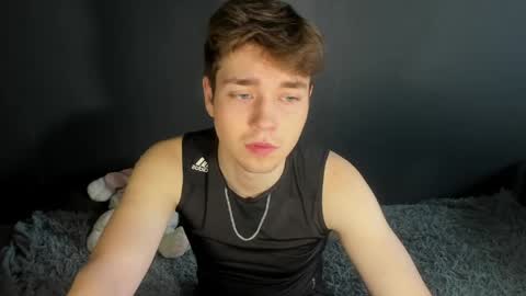 Ethan online show from April 7, 1:39 am