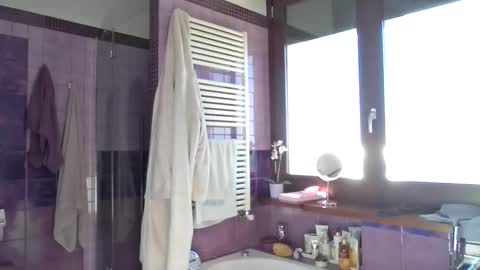 zeta214 online show from January 8, 9:22 am